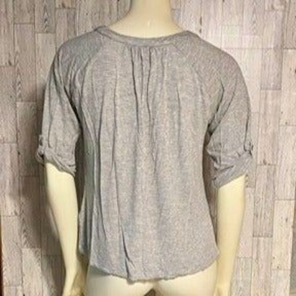 Light Gray 3/4 Sleeve NY&Co Shirt Size Medium - Picture 2 of 5